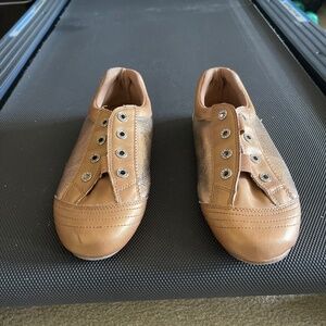 Women’s shoes